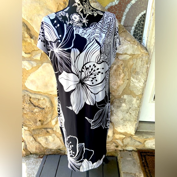 Chico’s Dress Size 2 Black and White - Picture 1 of 5